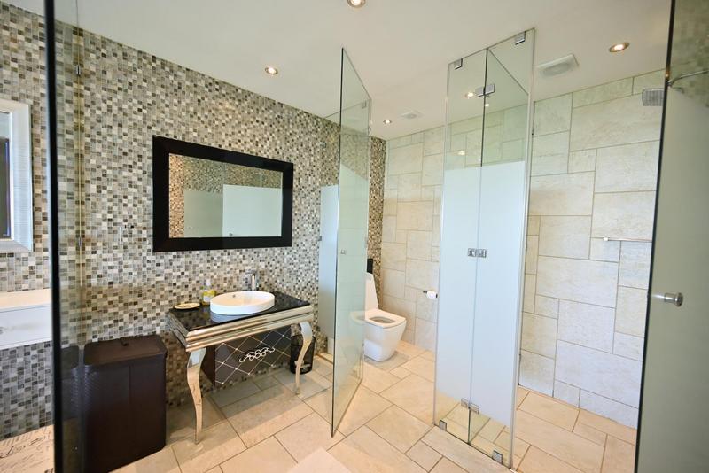 To Let 3 Bedroom Property for Rent in Dolphin Beach Western Cape